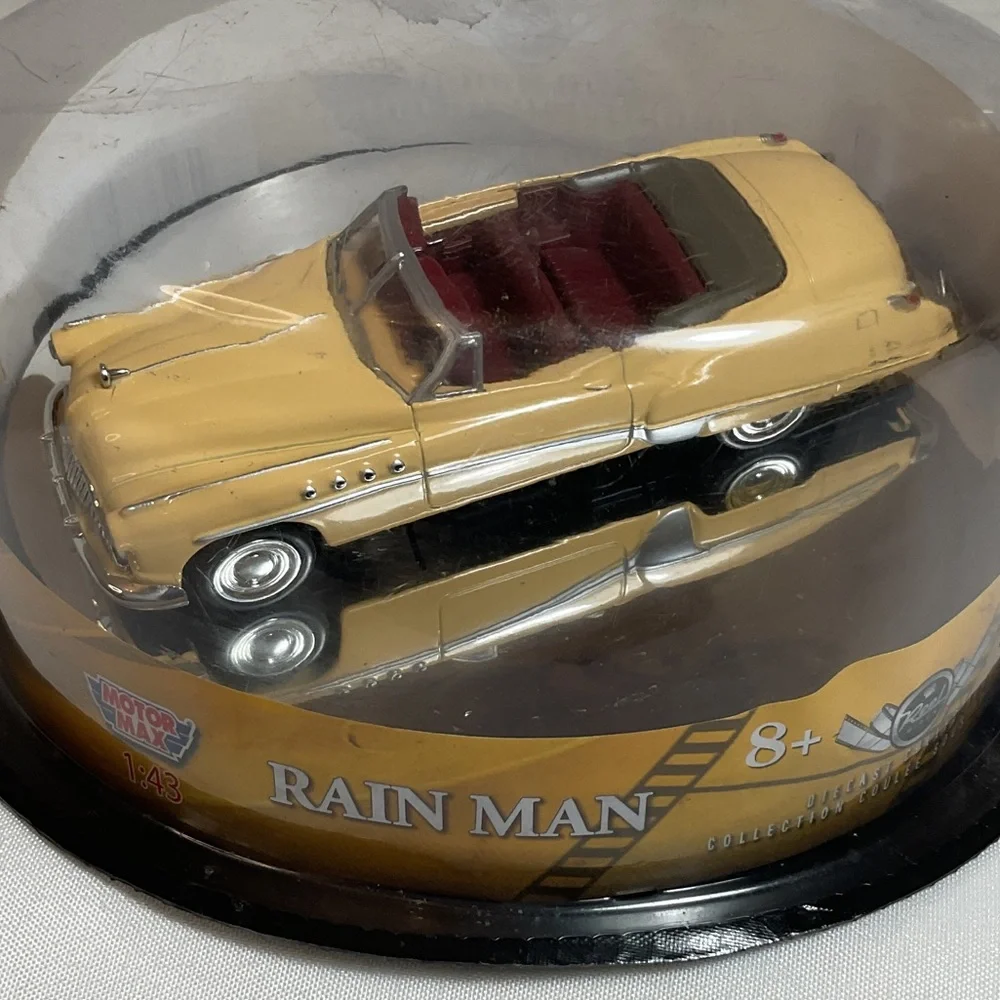 Motor Max 1:43 scale 1949 Buick Roadmaster Yellow Convertible Die-Cast Model Car - Picture 5 of 6